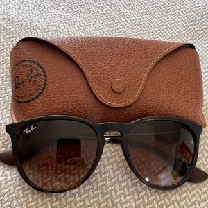 Ray-Ban Erika in brown tortoise